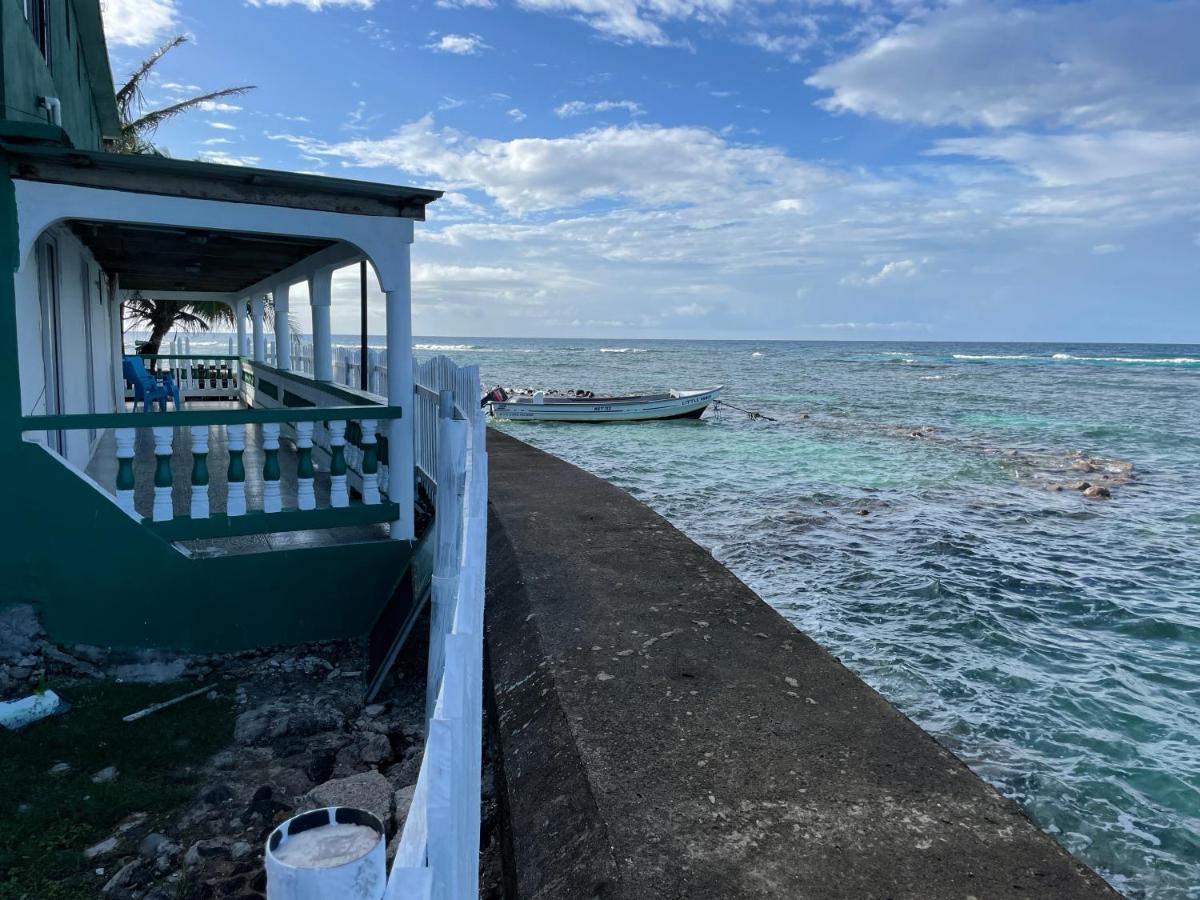 The Wave Hostel Corn Island Brig Bay Extérieur photo