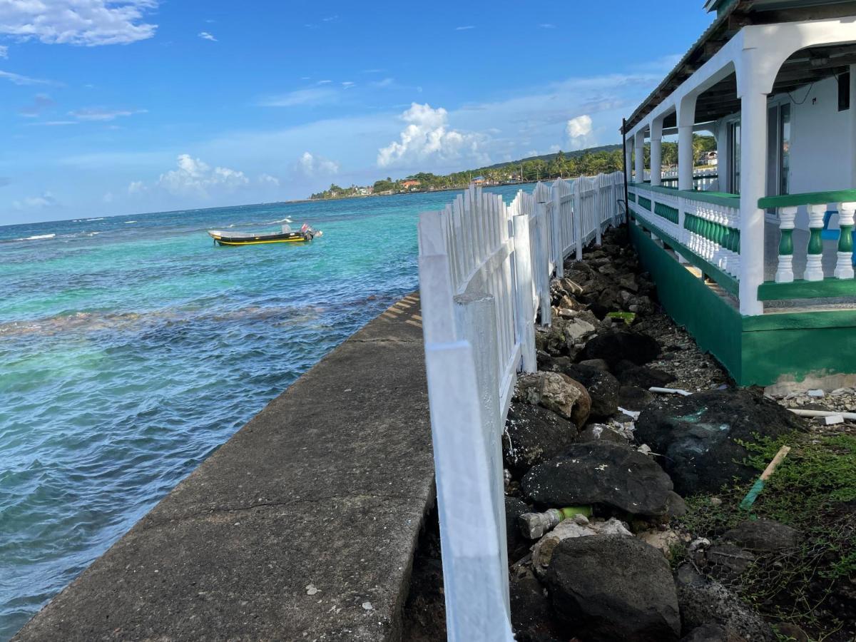 The Wave Hostel Corn Island Brig Bay Extérieur photo